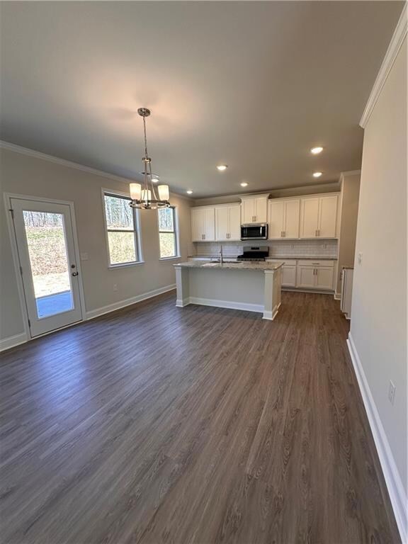 Kitchen features a tile backsplash, stainless appliances, and granite countertops.