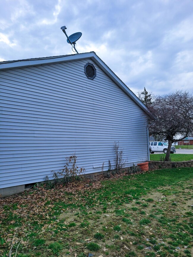 691 Coventry Green, Saint Marys, OH 45885 - photo 2