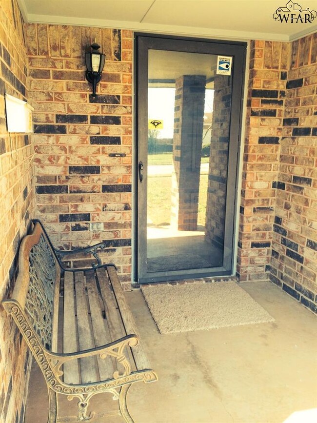 1300 Hunt St, Wichita Falls, TX 76302 - photo 2