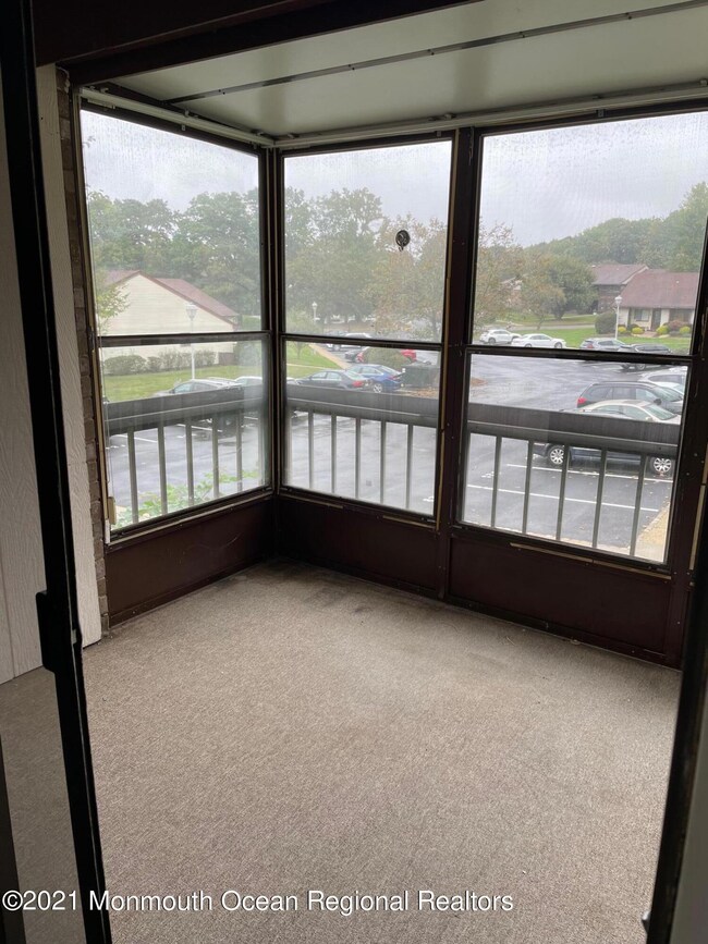 82 Amberly Dr, Manalapan, NJ 07726 - photo 7