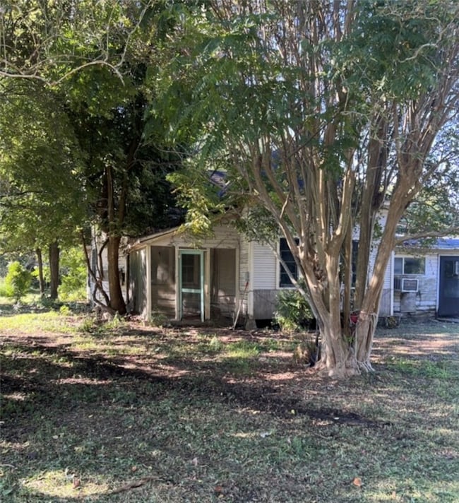 2016 Lois St, Bay City, TX 77414 - photo 3