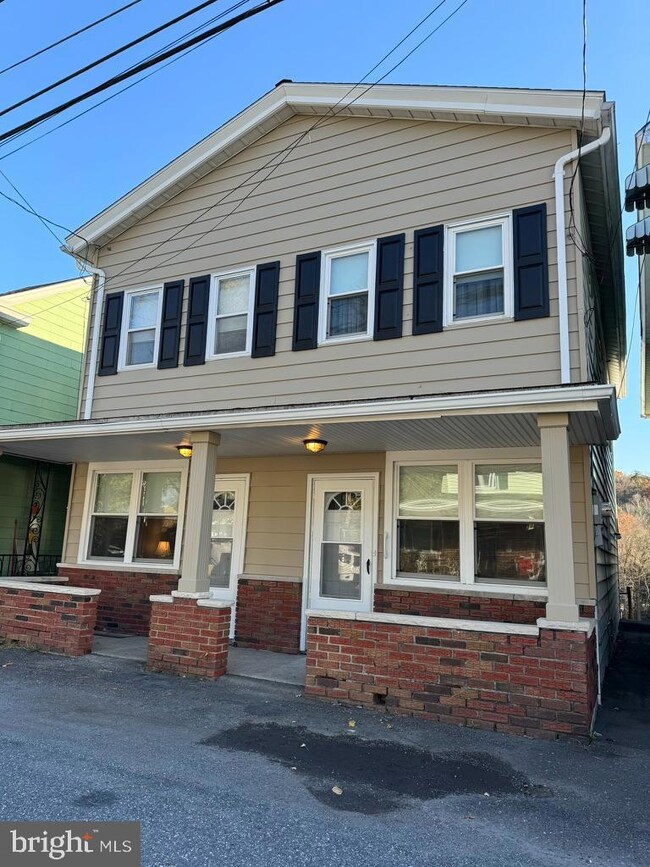 211 Valley St, Tuscarora, PA 17925 - photo 2
