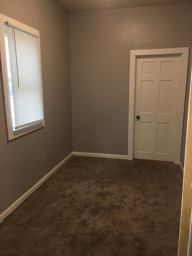 1124 Ridgeway Ave, Aurora, IL 60506 - photo 6