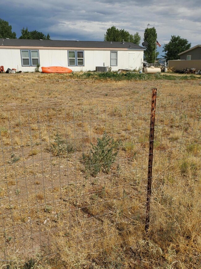 24270 N Cleveland St, Paulden, AZ 86334 - photo 4