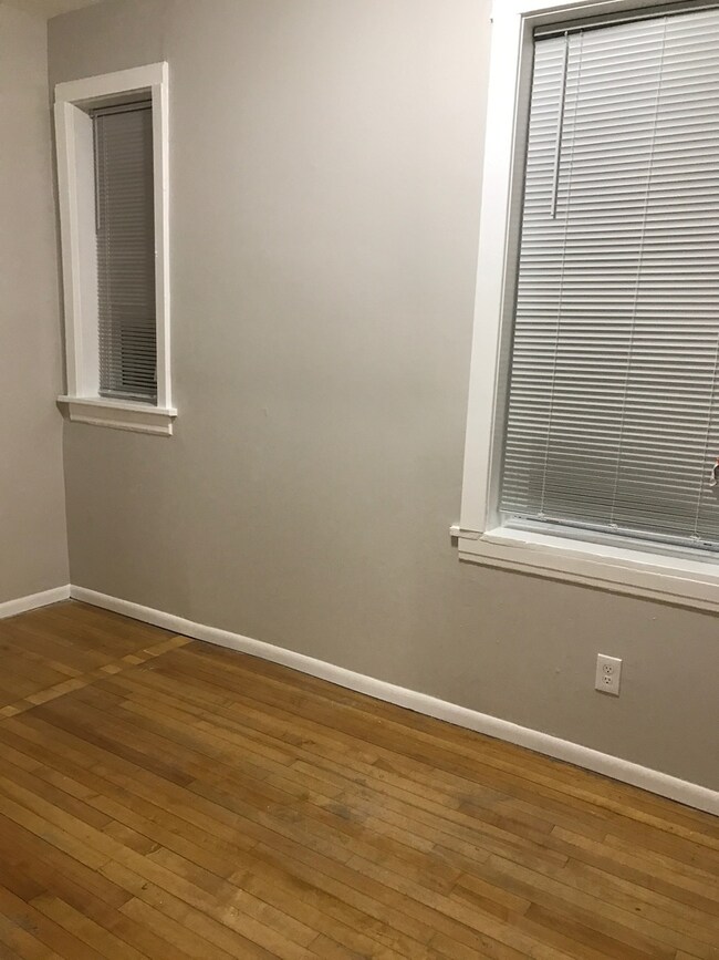 3019 N Gresham Ave, Chicago, IL 60618 - photo 7