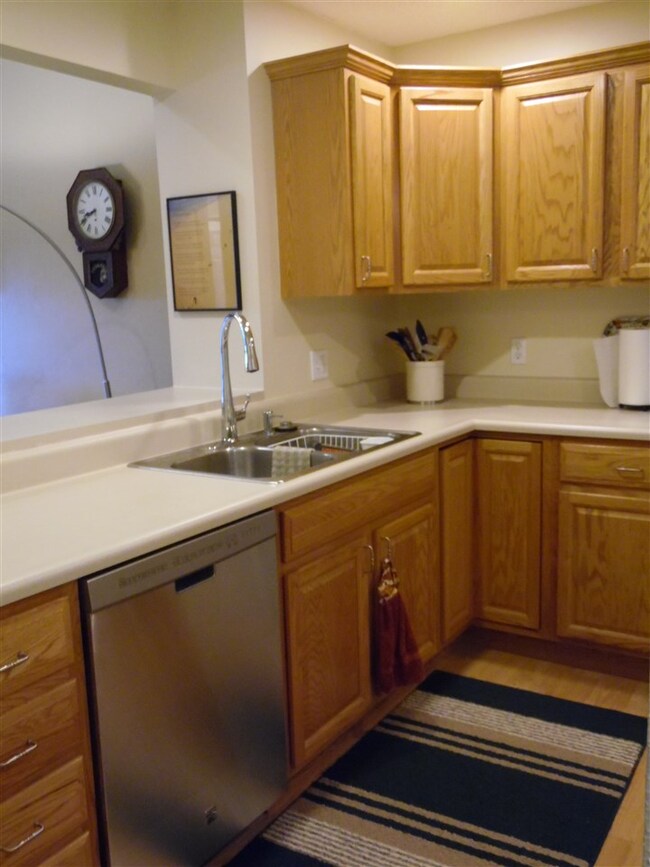 4559 N Thornhill Dr unit 208, Peoria, IL 61615 - photo 6