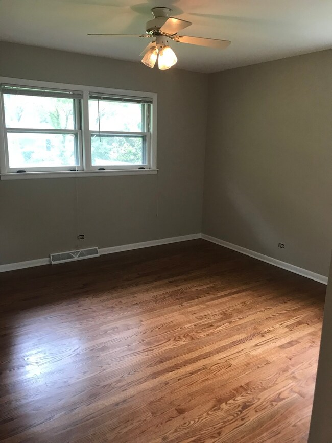 1040 Hemlock Ln, Naperville, IL 60540 - photo 7