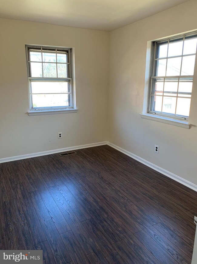 9760 Hagel Cir unit D, Lorton, VA 22079 - photo 2