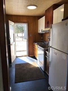 Kitchen with all conveying appliances