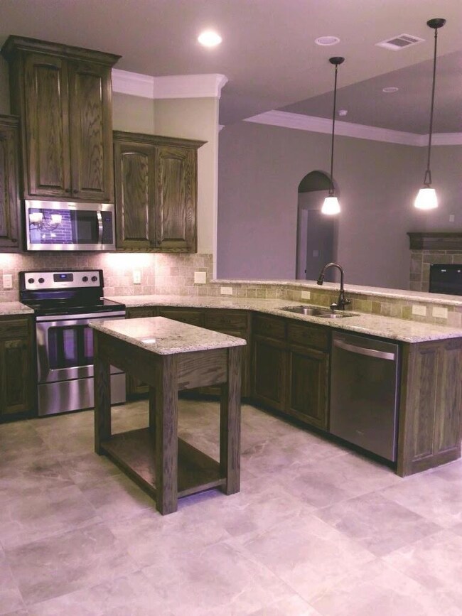 237 Jacinth Ln, Granbury, TX 76049 - photo 6