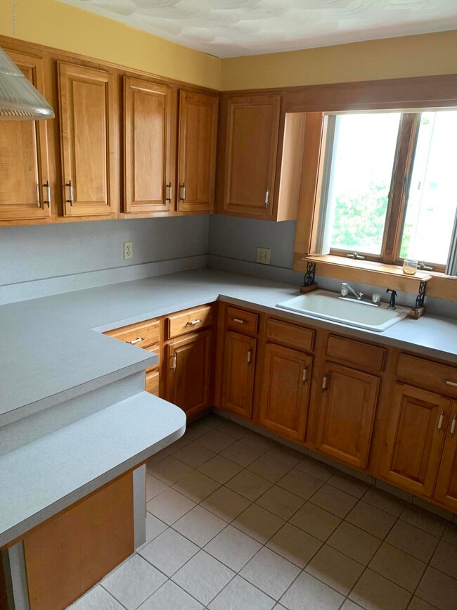 119 Middle St, Taylor, PA 18517 - photo 7