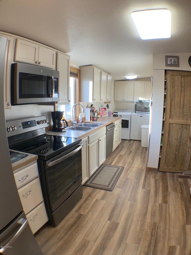 kitchen laundry