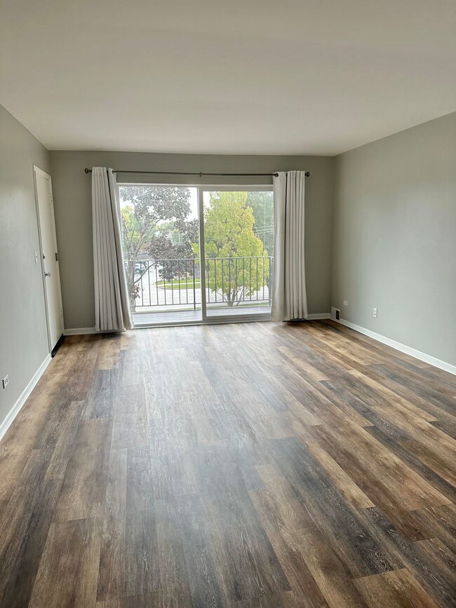 904 S Plum Grove Rd unit 301, Palatine, IL 60067 - photo 3