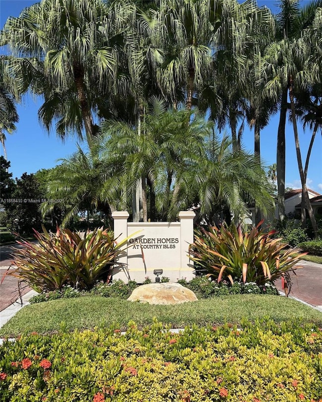 1426 Seagrape Cir, Weston, FL 33326 - photo 2