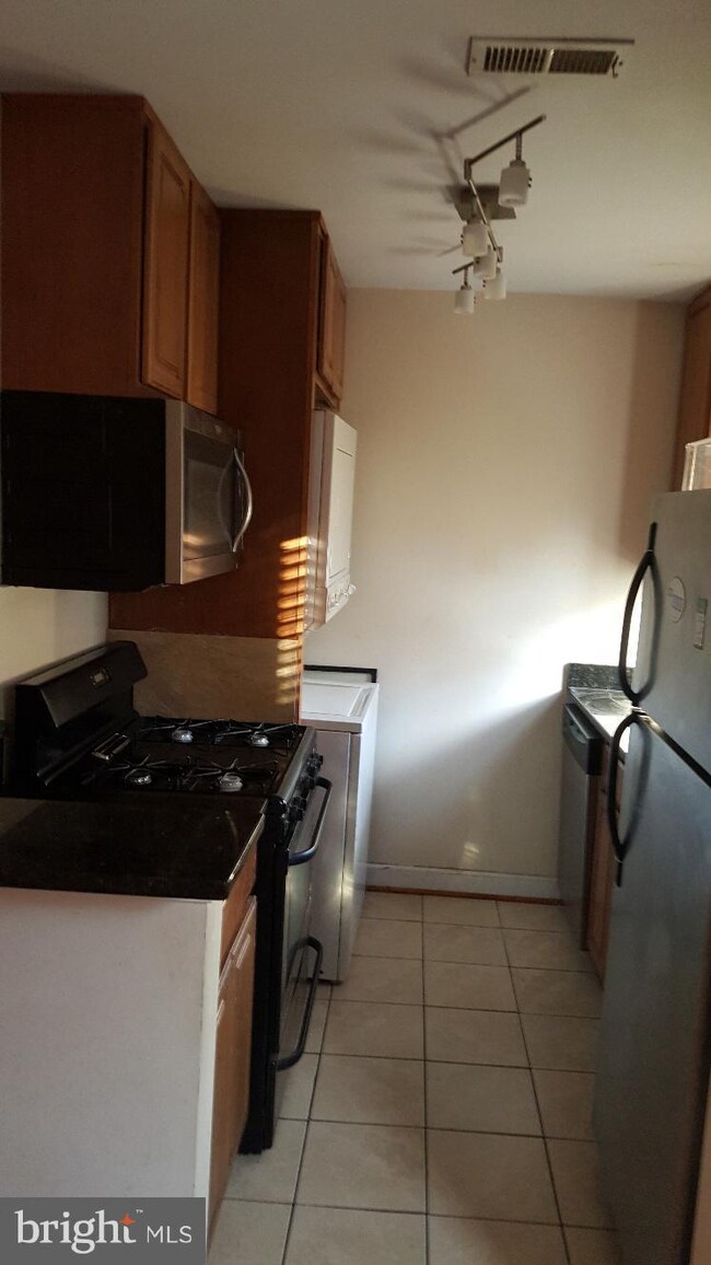 2507 Kent Town Place unit B, Hyattsville, MD 20785 - photo 3