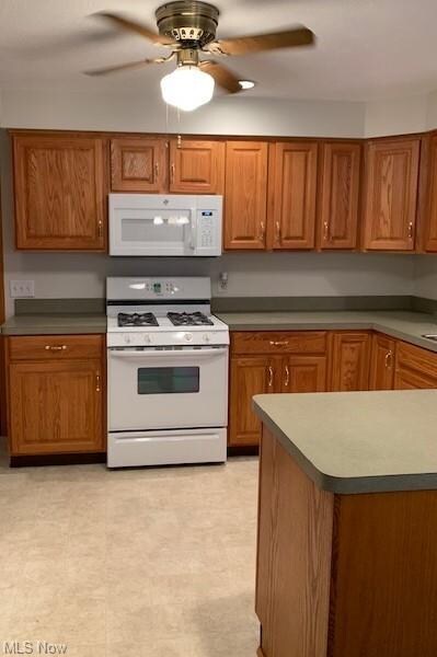 Yes that is a gas stove and brand new microwave ov
