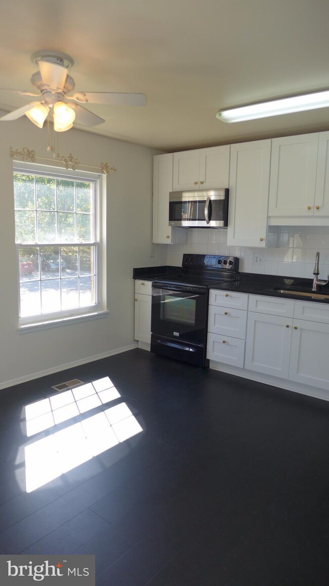 23 Valley Crossing Cir, Cockeysville, MD 21030 - photo 5