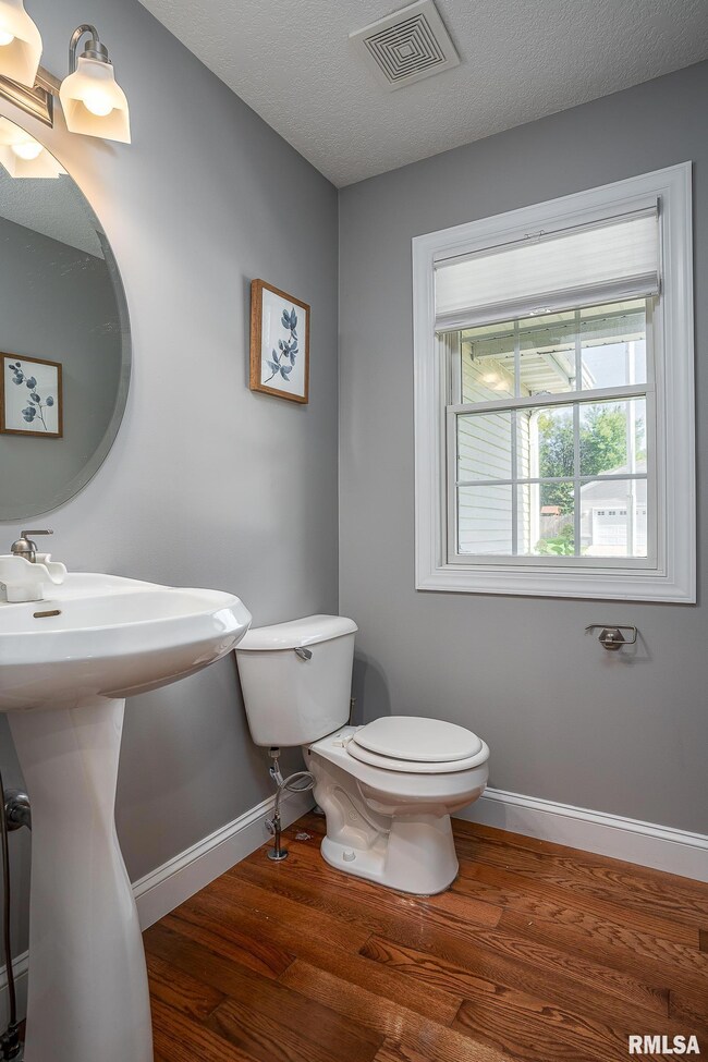 6702 Brookview Ln, Davenport, IA 52806 - photo 6