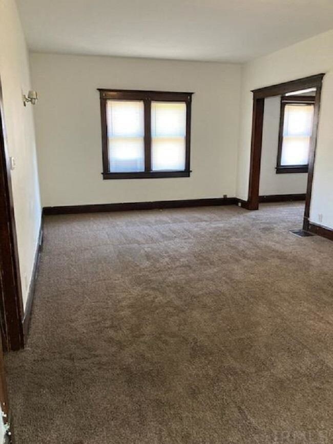 740 N Jefferson St, Muncie, IN 47305 - photo 4