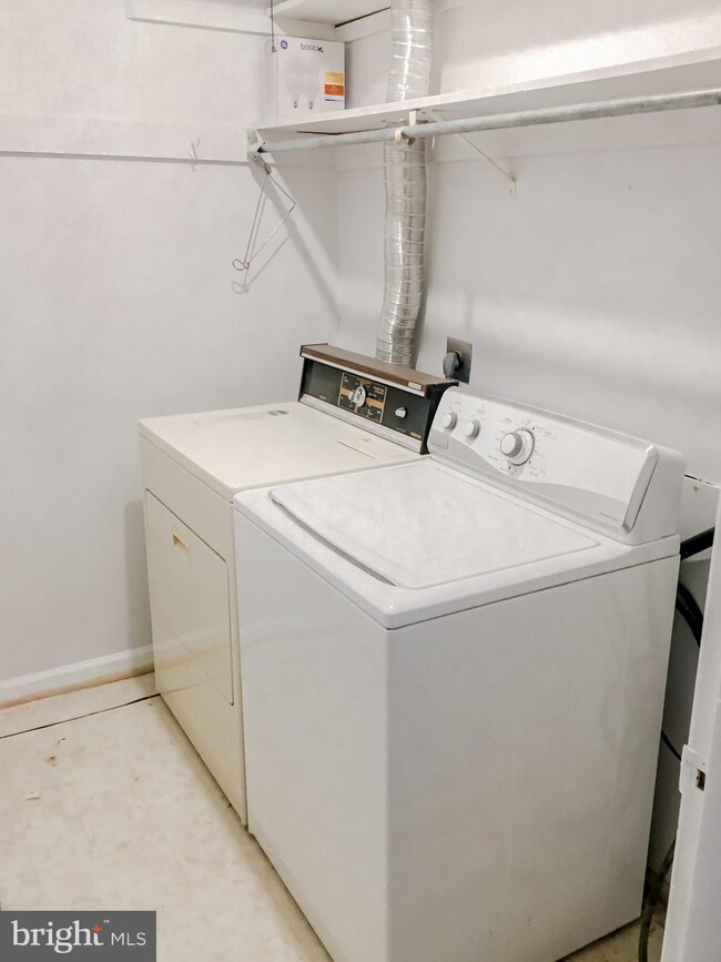 8231G Kings Charter Ln unit 105, West Springfield, VA 22152 - photo 7