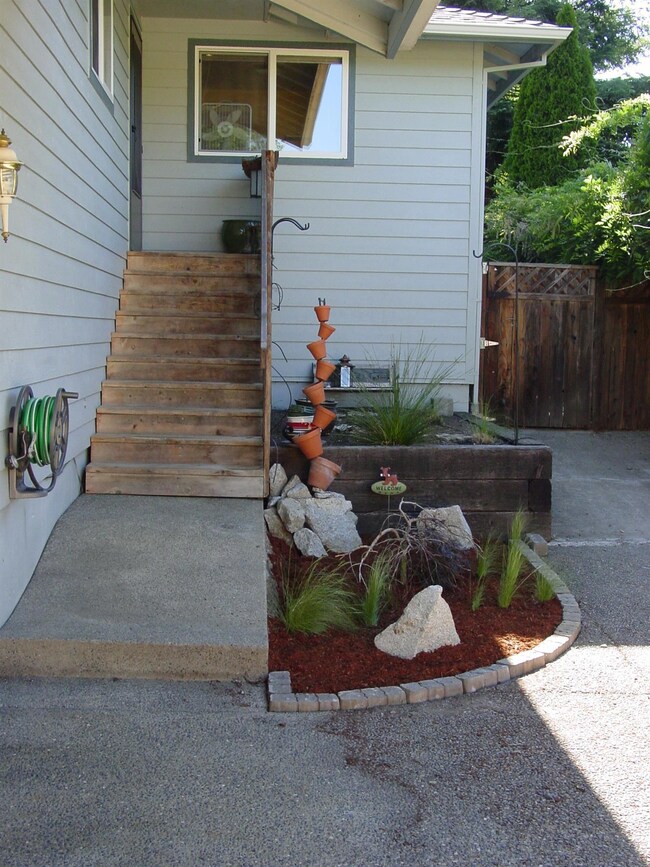 205 NW Sinclair Dr, Grants Pass, OR 97526 - photo 2