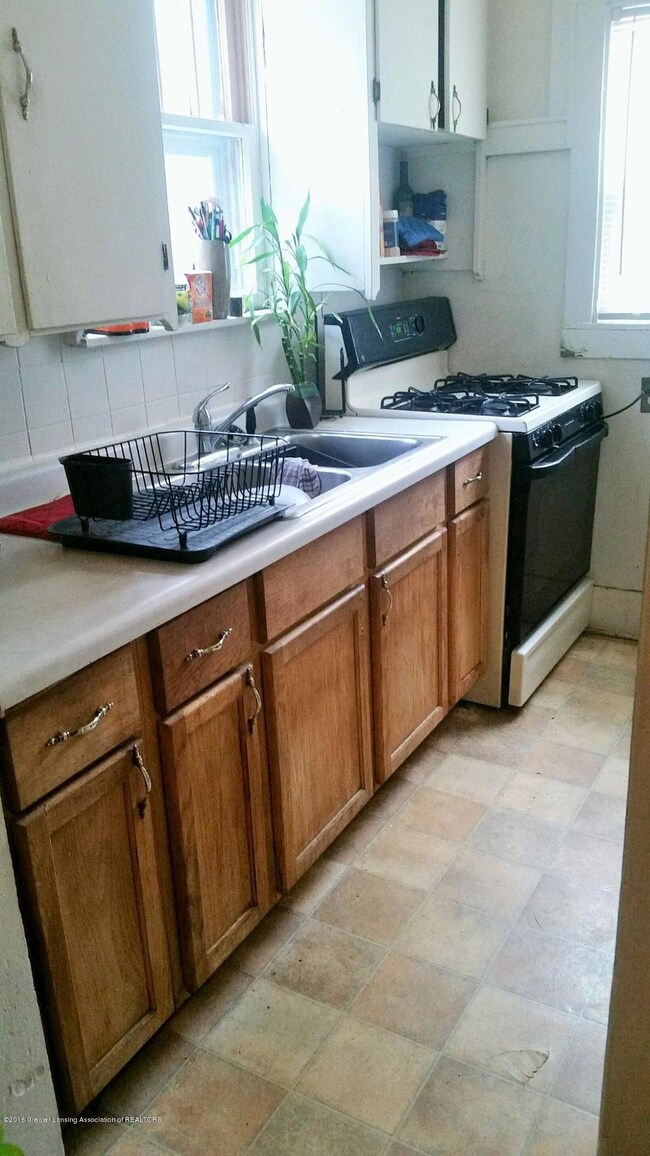 1212 Bensch St, Lansing, MI 48912 - photo 3
