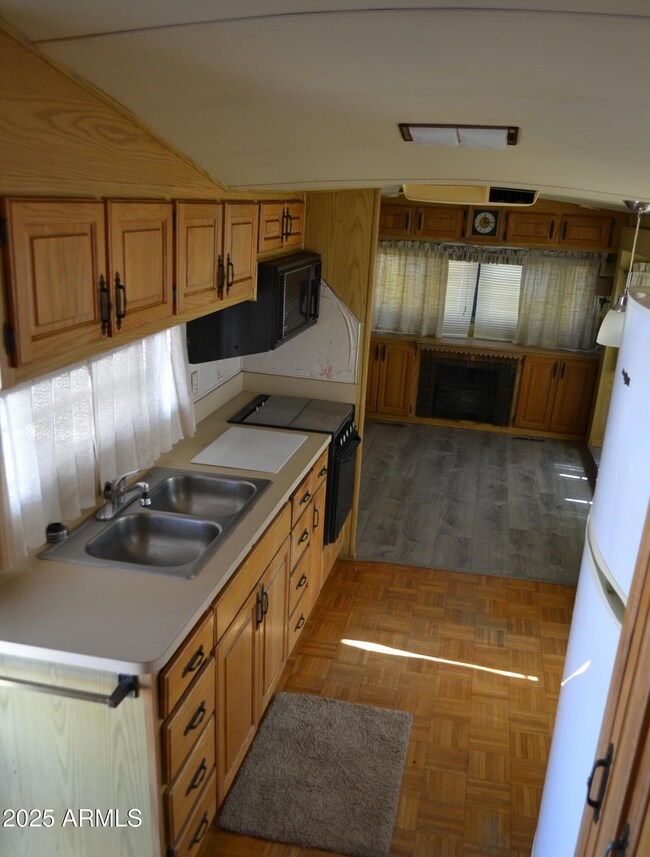 Kitchen:Living Room