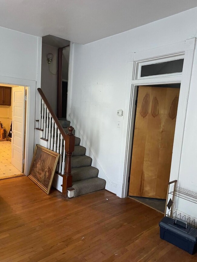 415 middle room stairs