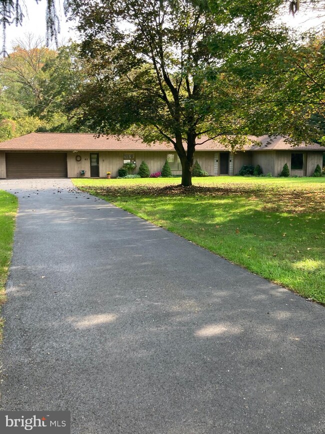 41 Unionville Rd, Douglassville, PA 19518 - photo 2