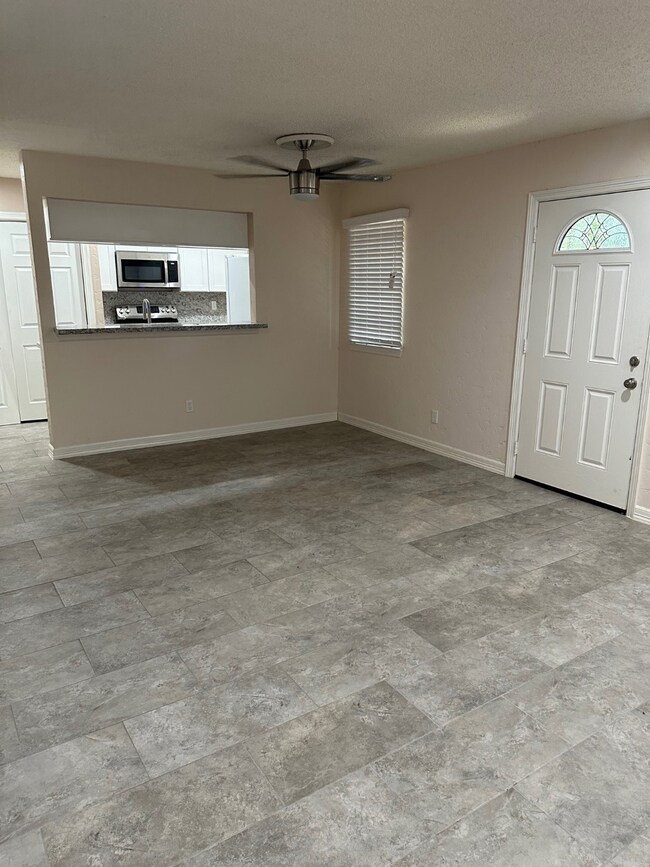 5632 Birchmont Dr unit 23, Houston, TX 77091 - photo 7