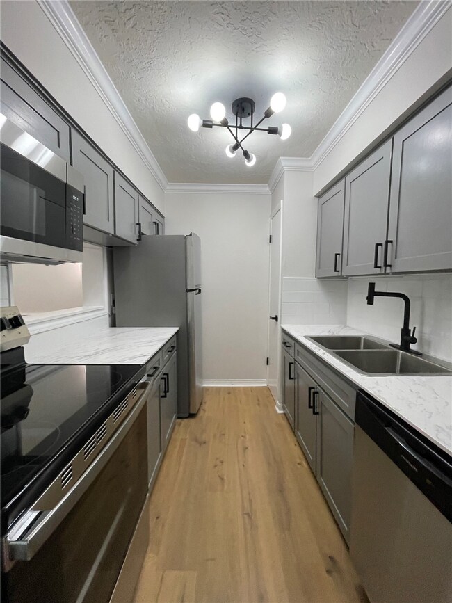 Fully renovated kitchen - all new appliances
