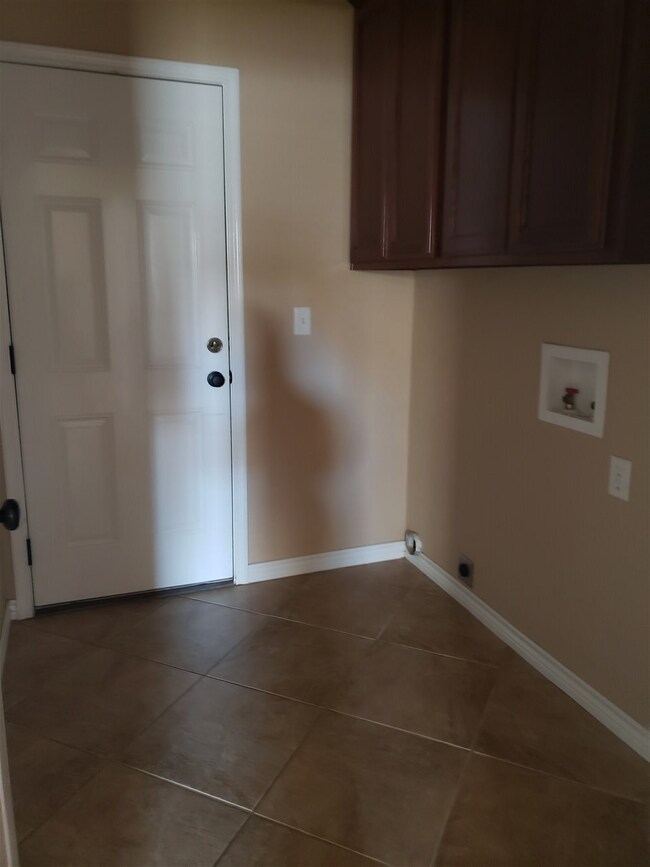 205 NW Cherry Ave, Cache, OK 73527 - photo 7