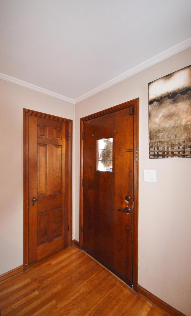 Entry Way w/coat closet