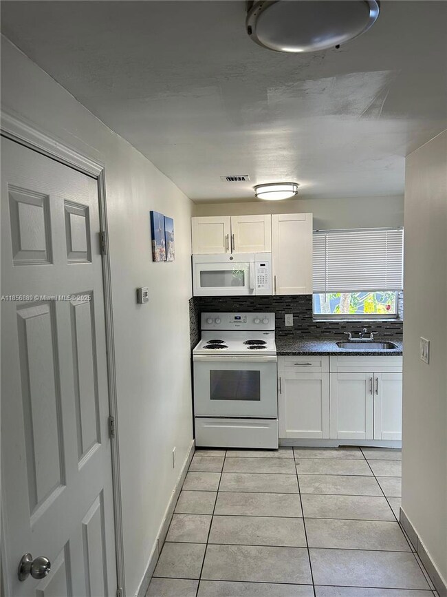2615 NW 13th Ct unit 1, Fort Lauderdale, FL 33311 - photo 3