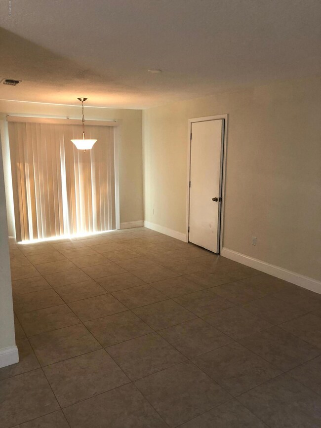 7712 Lazeau Dr, Jacksonville, FL 32211 - photo 5