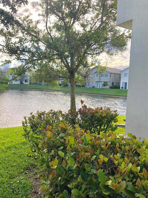 3018 Laurel Ridge Cir, Riviera Beach, FL 33404 - photo 3