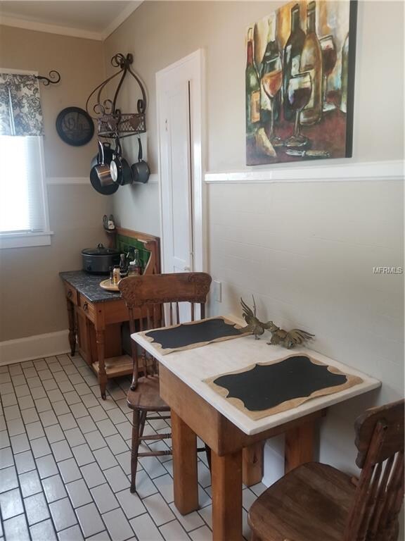 Eat-in Galley Kitchen