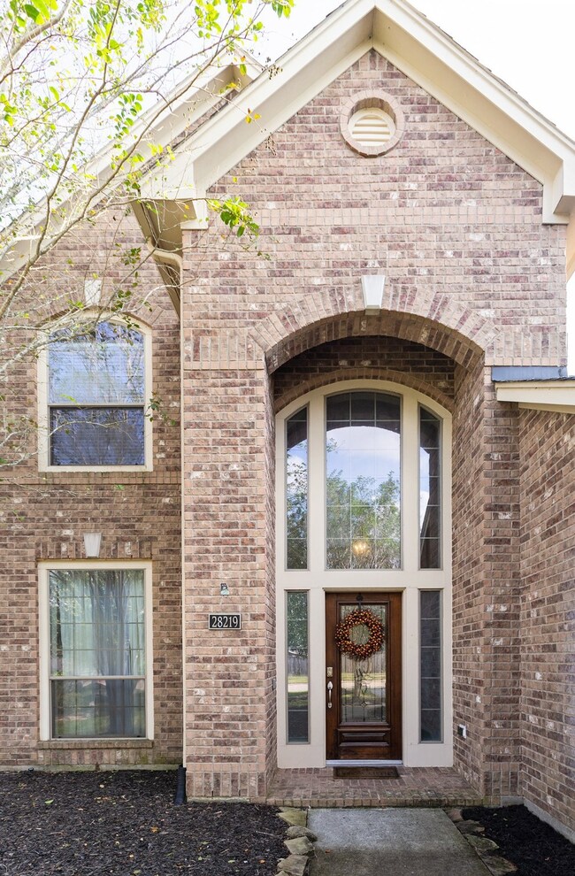 Well, hello, beautiful! Gorgeous 2-story entry!
