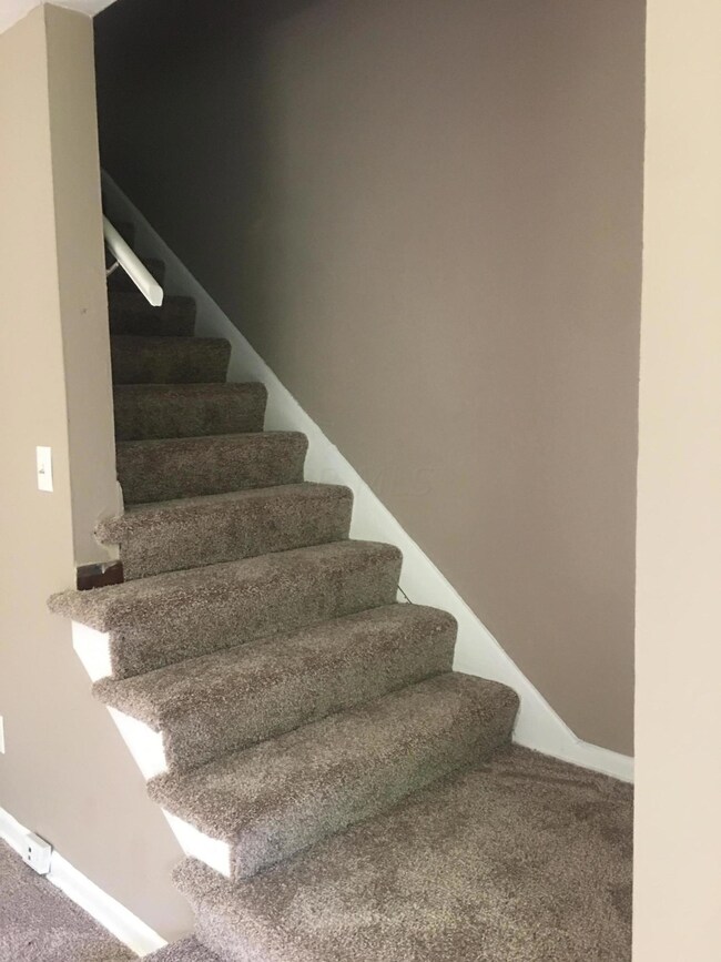 857 Regina Ct unit B, Columbus, OH 43204 - photo 5