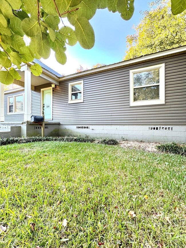 304 Hill St, Dothan, AL 36301 - photo 2