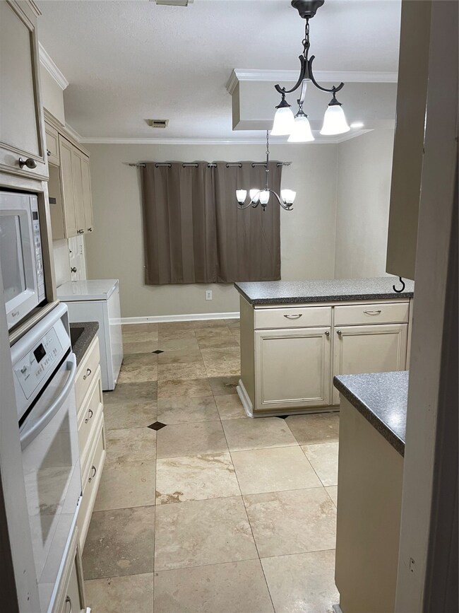 1010 Terrace Dr, Alvin, TX 77511 - photo 3