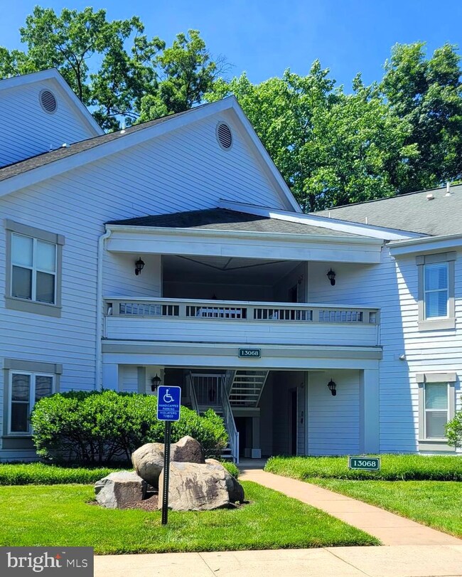 13068 Autumn Woods Way unit 202, Fairfax, VA 22033 - photo 3