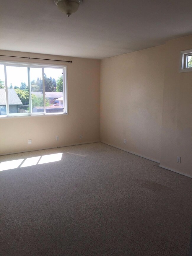 915 SE Viewmont Ave, Corvallis, OR 97333 - photo 2