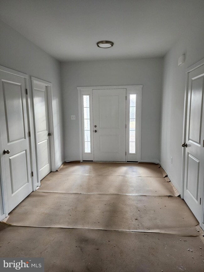 117 Mickey Mantle Ct, Berkeley Springs, WV 25411 - photo 4