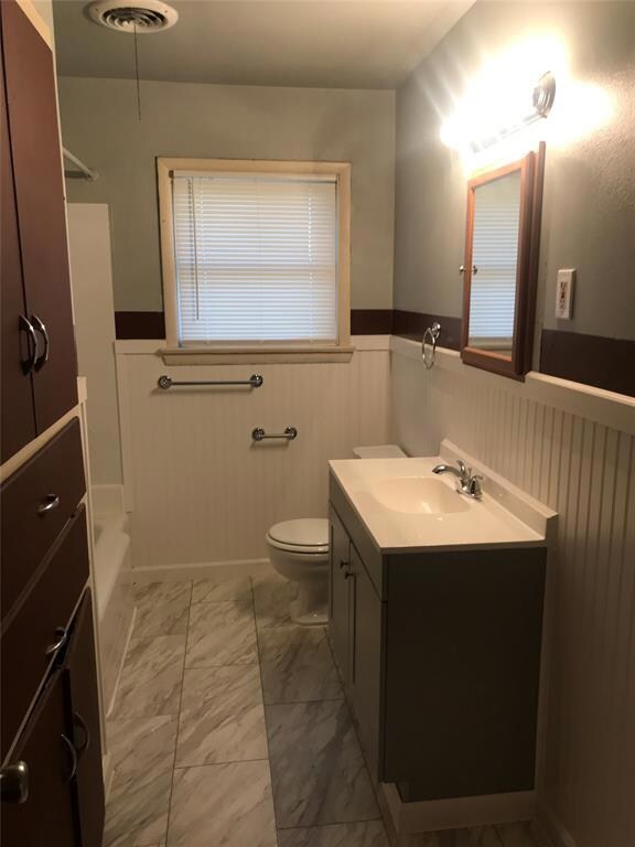 1307 N Howeth St, Gainesville, TX 76240 - photo 5