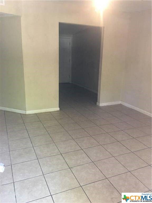 1005 Hackberry St unit B, San Marcos, TX 78666 - photo 2