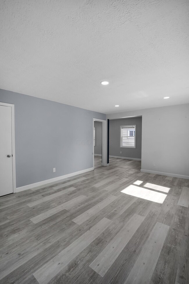 179 Fernhill Ave, Columbus, OH 43228 - photo 5