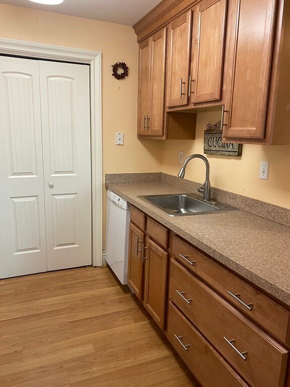 12 Russell Rd unit 104, Wellesley, MA 02482 - photo 7