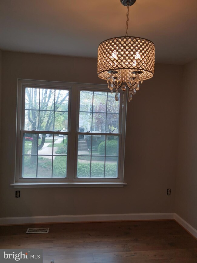 2322 Hunters Square Ct, Reston, VA 20191 - photo 7