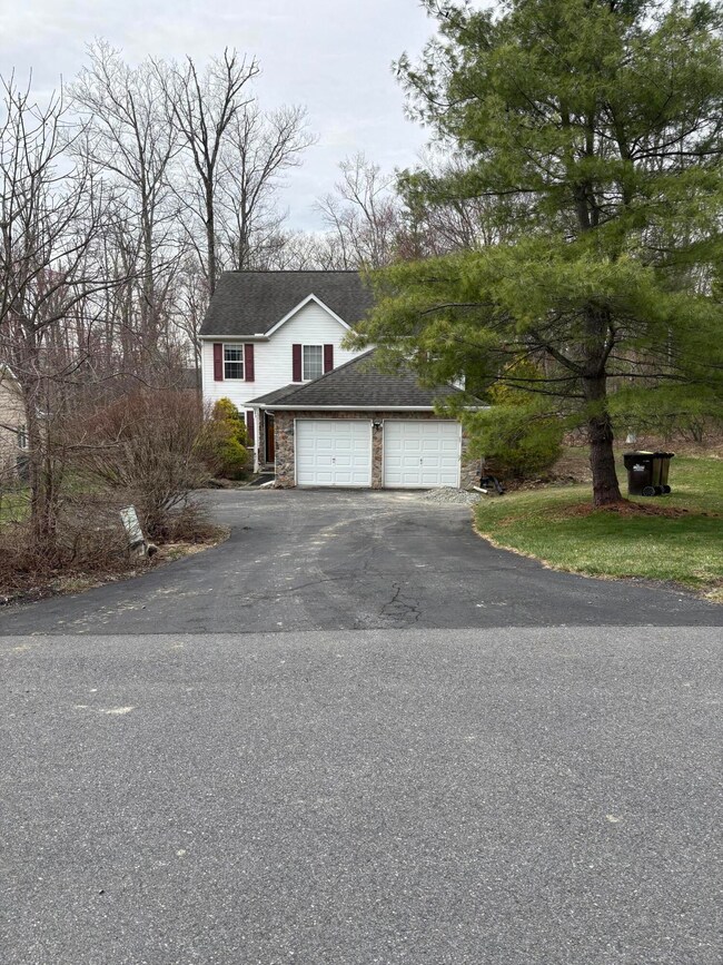 243 Witness Tree Cir, East Stroudsburg, PA 18301 - photo 2